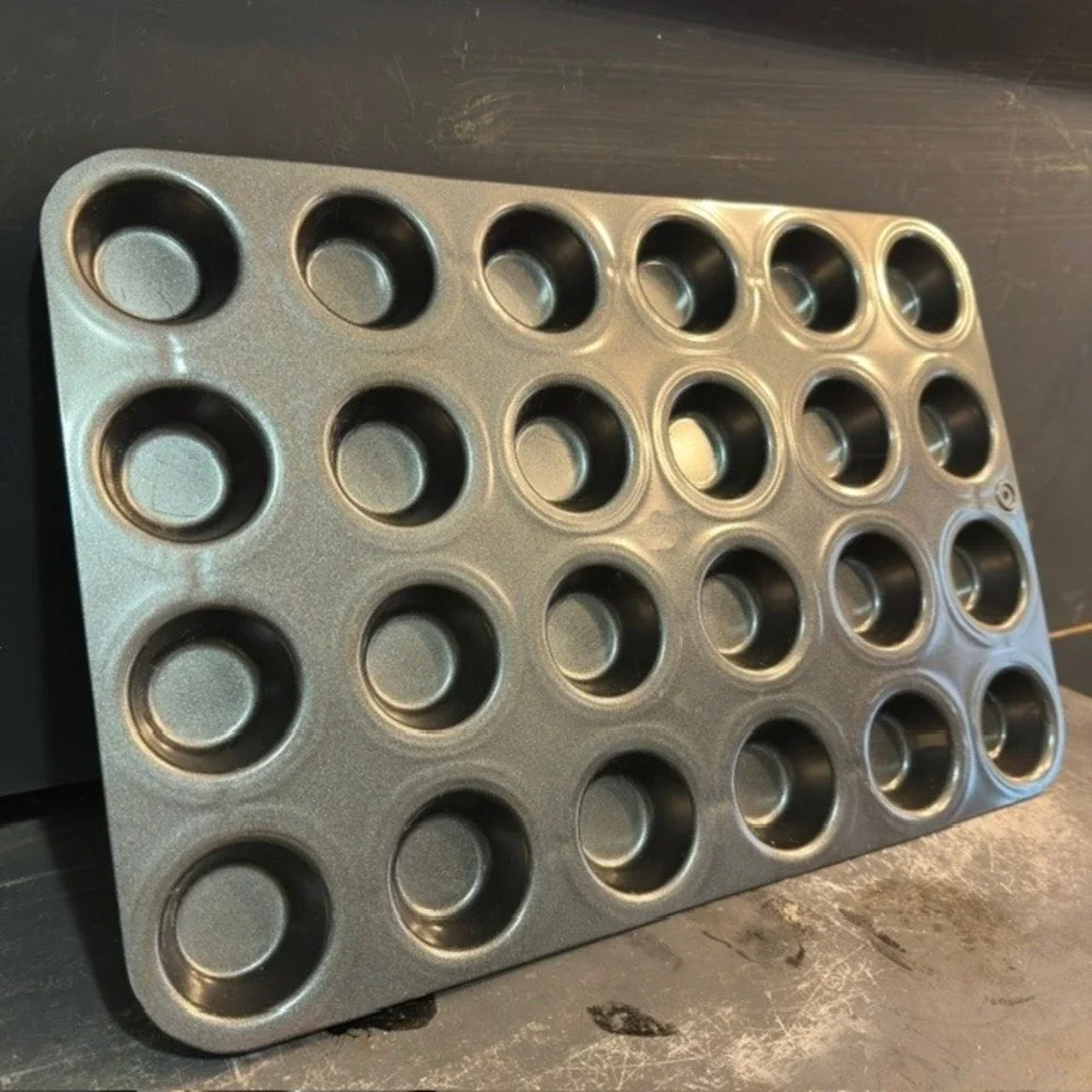 Pampered Chef Deluxe Mini Muffin Pan 24 Cup Gray Non-Stick Carbon Steel #1606